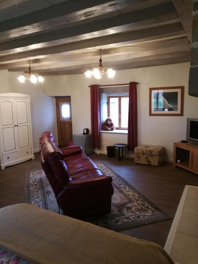 Chez Pastuso Bed & Breakfast Brigueil-le-Chantre Ngoại thất bức ảnh